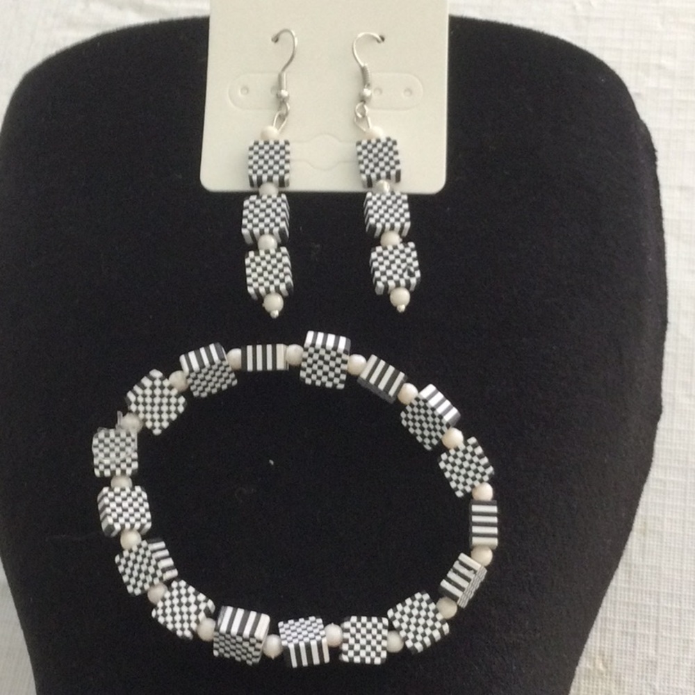 Chic Black and White Bracelet Set